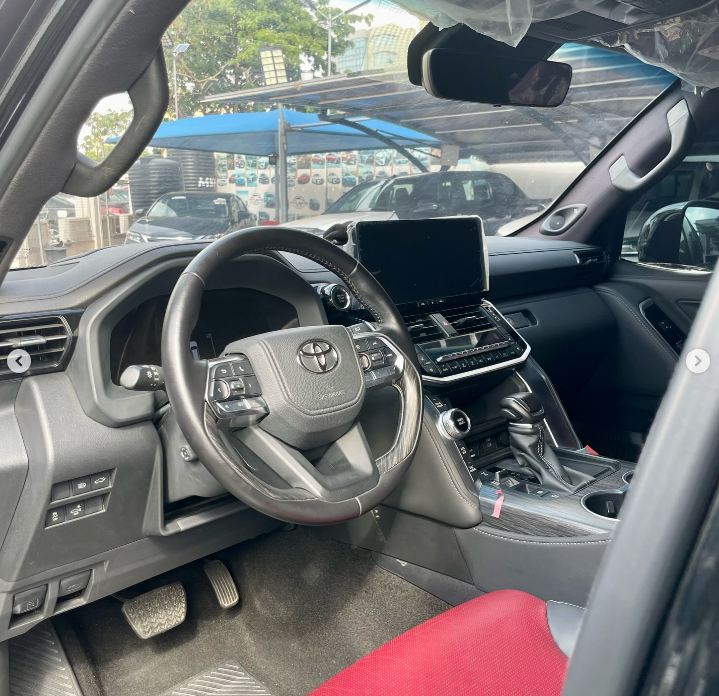 2025 Toyota Land Cruiser VX.S